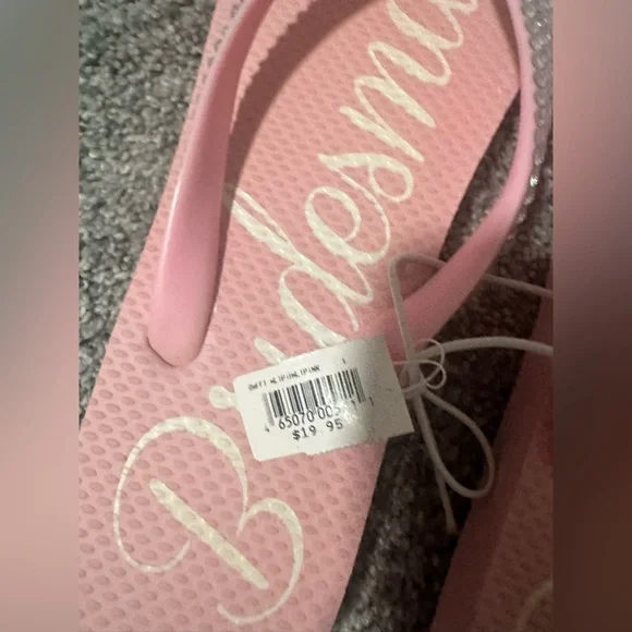 New with tags David’s Bridal Bridesmaid pink rhinestone flip flops - Picture 2 of 4